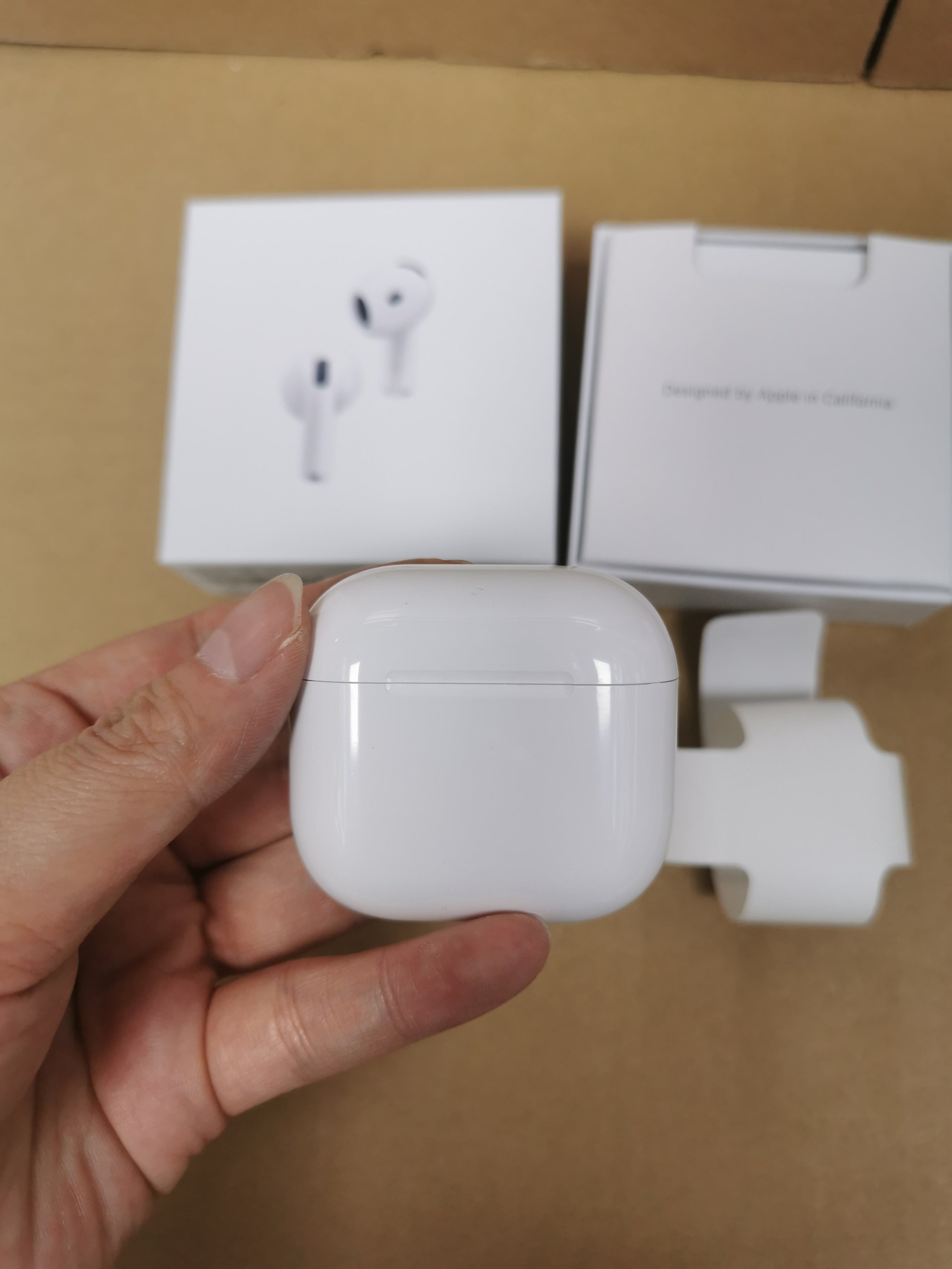AirPods 4
