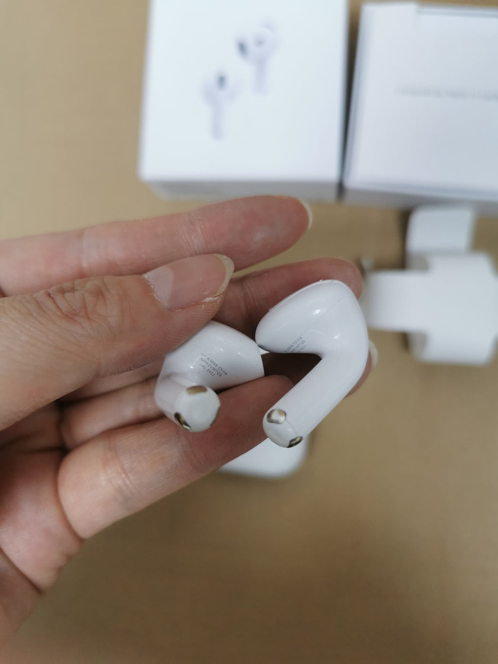 AirPods 4